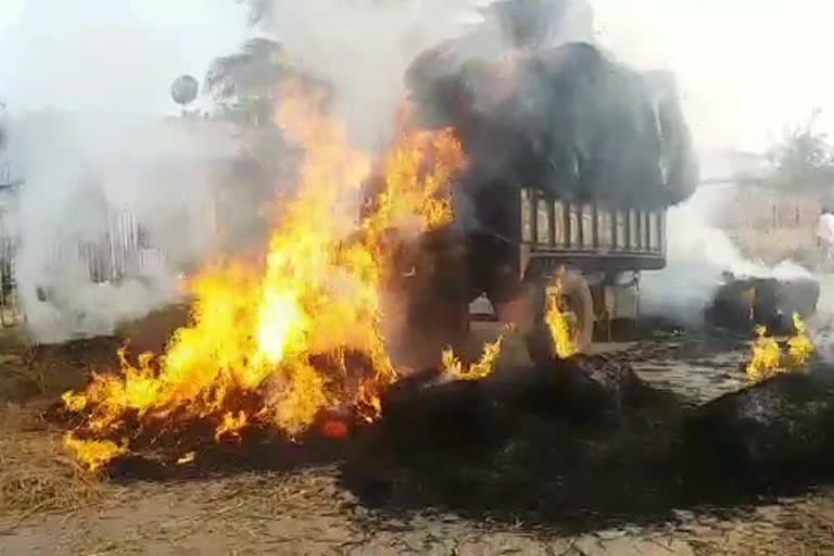 A tractor carrying a load of straw under an electric shock