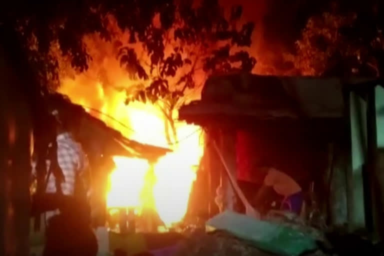 fire breaks out at house in mumbai