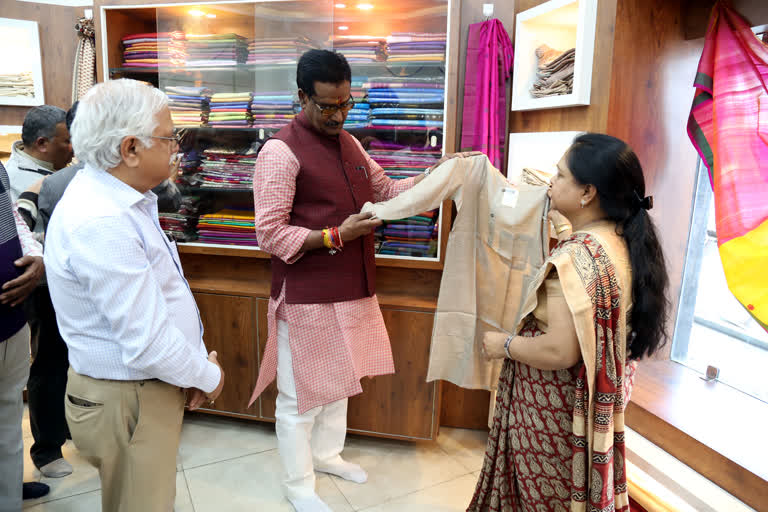 Government launches "Prakrit" showroom