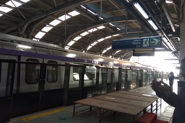 today-evening-railway-minister-piyush-goyal-innagurate-first-underwater-metro-train-in-kolkata