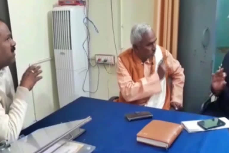 UP news  BJP MLA Surendra Narayan Singh  SDM Ashok Chaudhary  Tax officer Shravan Kumar Rathore  BJP MLA threatens SDM  Ballia news  ബിജെപി  എം‌എൽ‌എ  സർക്കാർ ഉദ്ദ്യോഗസ്ഥർ  വീഡിയോ  സുരേന്ദ്ര നാരായൺ സിംഗ്  സബ് ഡിവിഷണൽ മജിസ്‌ട്രേറ്റ്  ടാക്സ് ഓഫീസർ  ബല്ലിയ ജില്ല