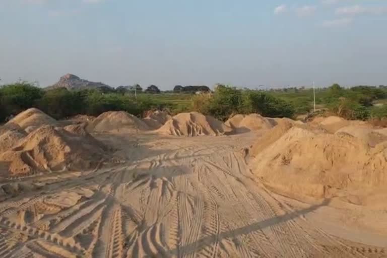 Police raid on illegal sand dunes