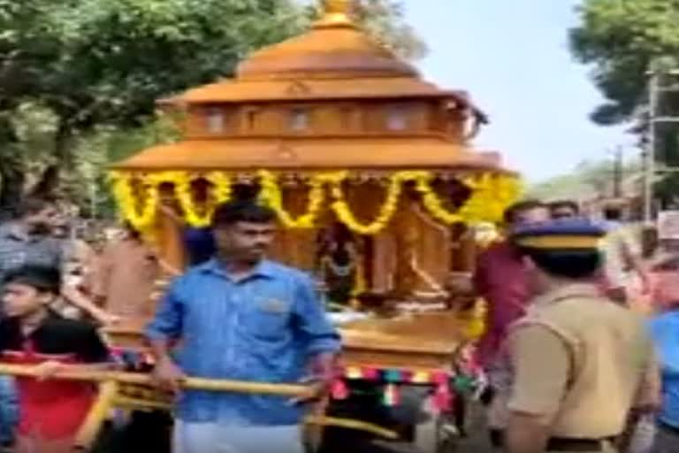 Chariot for the festival from the Vieur Prison  Colorful festive celebrations  ഉൽസവത്തിന് രഥം വിയ്യൂർ ജയിലിൽ നിന്നും  വർണ്ണാഭമാക്കി മണലാറുകാവ് വേലാഘോഷം