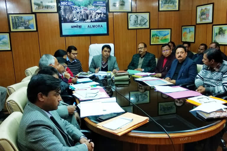 Kumaon Commissioner Rajiv Rautela meeting with officials.