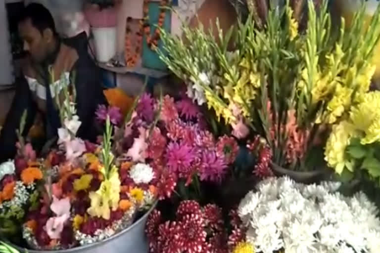 flowers bouquets in dwarka on valentine day in delhi