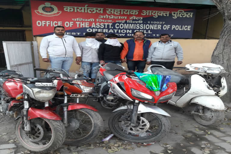 police team of west district vehicle squad arrested two miscreants