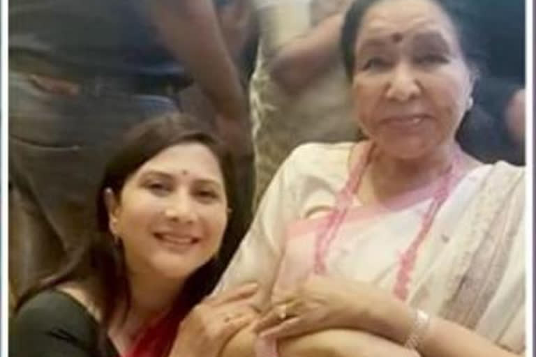 Asha Bhosle praise Nivedite Saraf