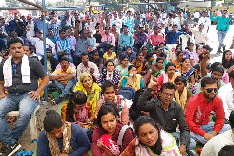 Chhattisgarh United Progressive Employees Federation gave strike in Raipur