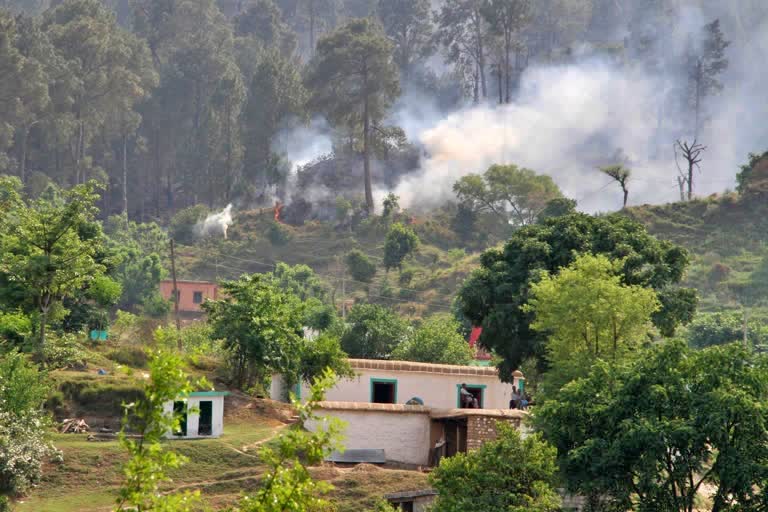 Pak troops shell village along LoC,ಎಲ್​ಓಸಿ ಬಳಿ ಪಾಕಿಸ್ತಾನದಿಂದ ಶೆಲ್ ದಾಳಿ