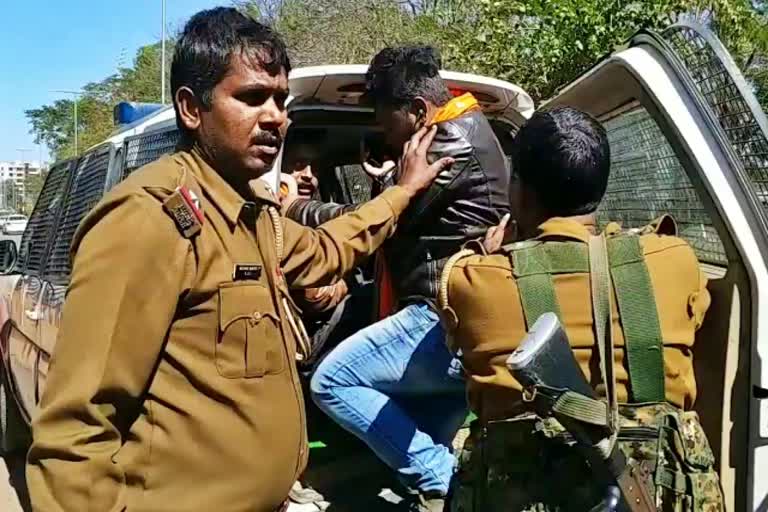 Bajrang Dal activists misbehaved with lovers in Ranchi