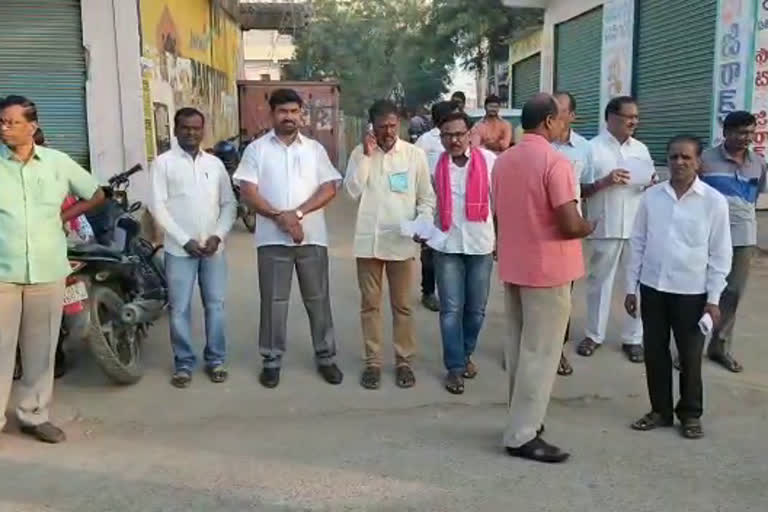 Farmers and women moving to polling stations at peddapalli