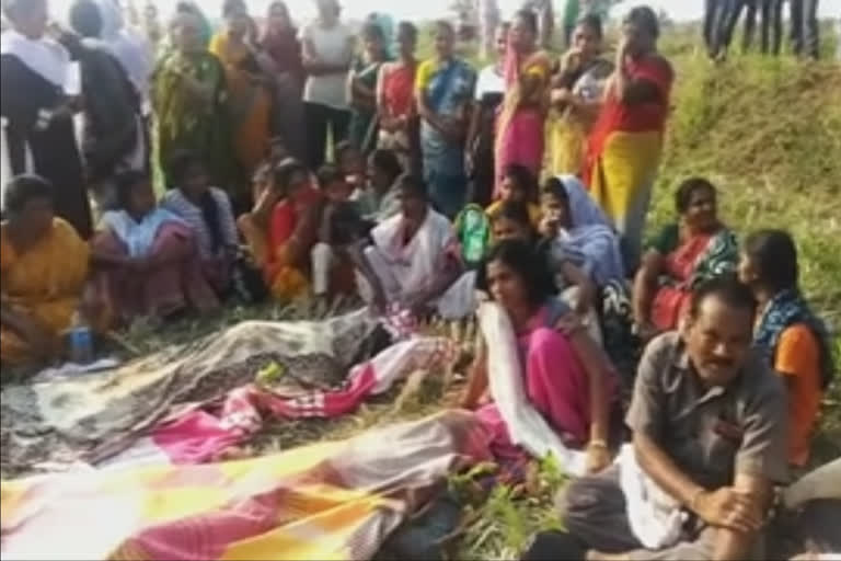 Shocked by daughter's inter-caste love marriage, three of Maha family commit suicide