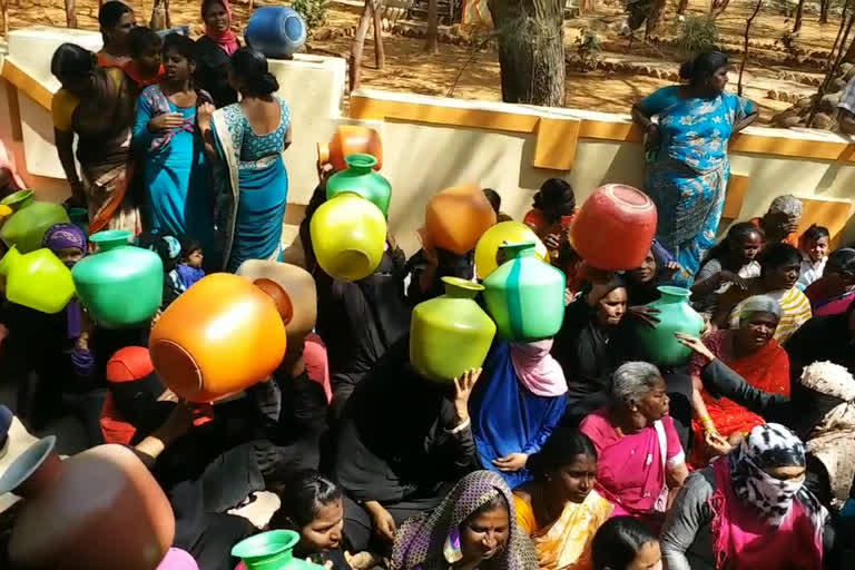 Protest women for drinking water