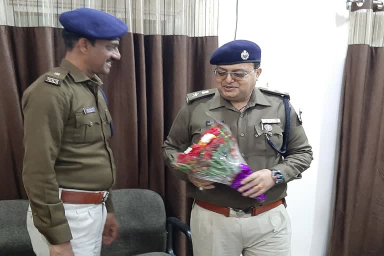 Former SP Hemant Chauhan welcomed former SP