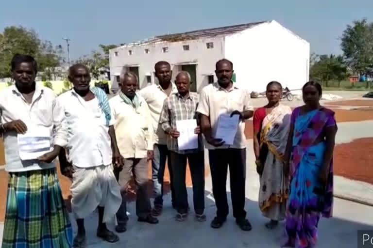 farmers-protest-in-bejjanki-agricultural-market-in-siddipet-district