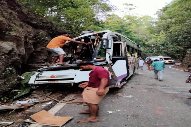 tourist-bus-crashed-into-rock-9-people-died-in-udupi-district