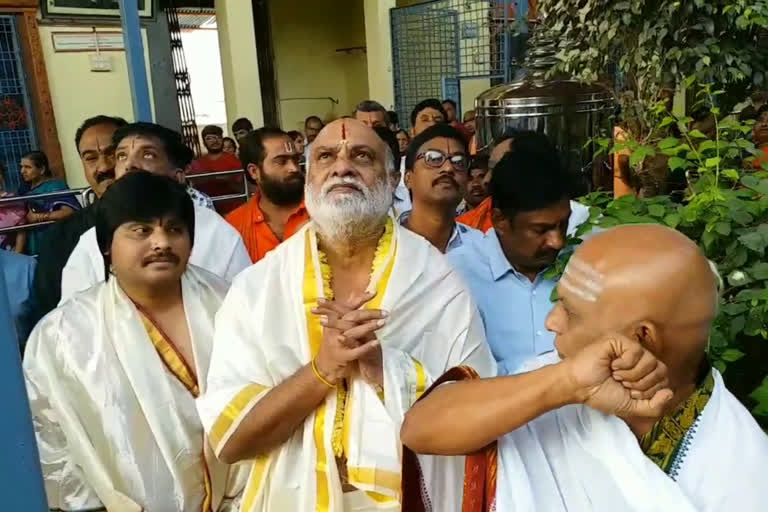 cinema director raghavendra rao visited bhadrachalam