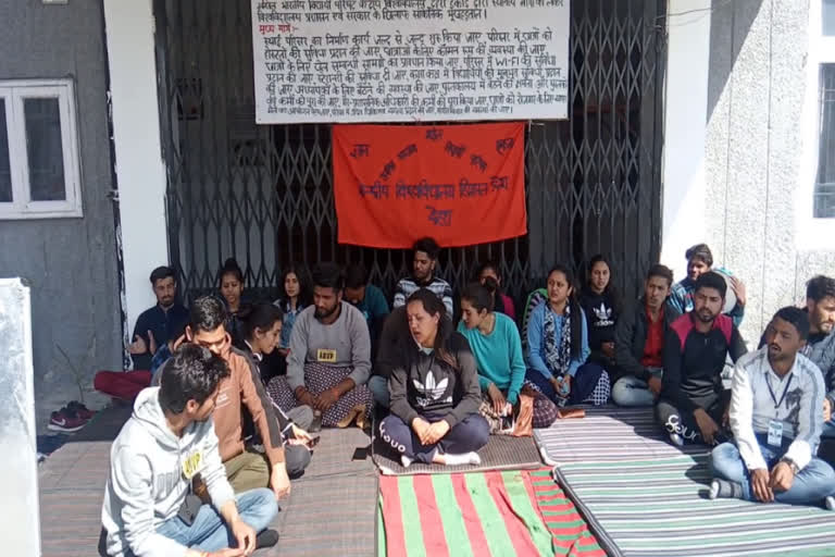 ABVP on hunger strike in cu dehra