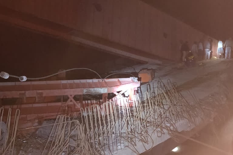 malda  construction bridge collapses  two died  west bengal  മാൽഡ  നിർമാണത്തിലിരുന്ന പാലം തകർന്ന് രണ്ട് മരണം  കൊൽക്കത്ത