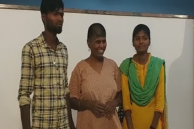 children got address of missing mother after 10 years, missing lady found after 10 years in mangalore, ନିଖୋଜ ମହିଳା ମାଙ୍ଗାଲୋରରୁ ଉଦ୍ଧାର, 10 ବର୍ଷ ପରେ ପିଲାଏ ପାଇଲେ ନିଖୋଜ ମା’ର ଠିକଣା