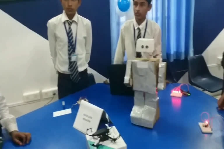 Students are learning from robot technology