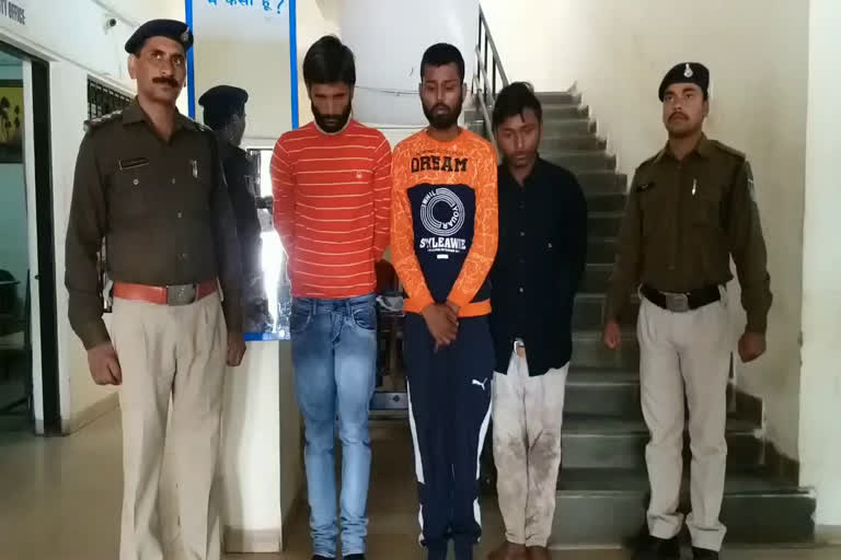 Police arrested 4 thieves