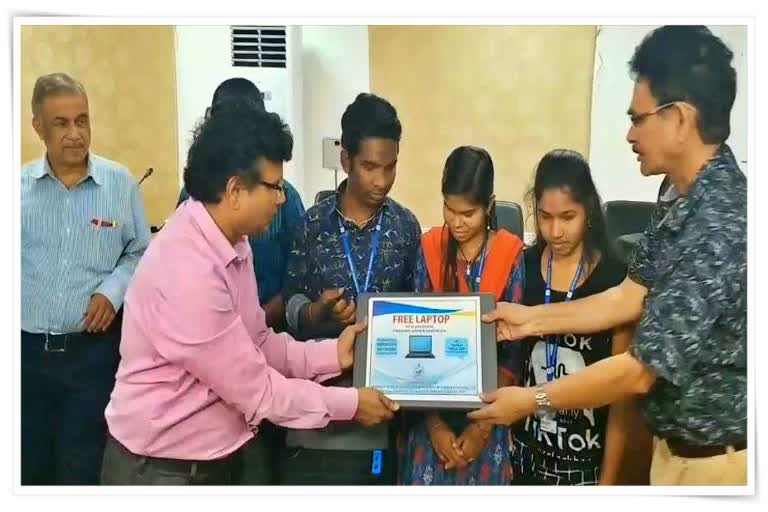 laptop distributed to blind student in cuttack