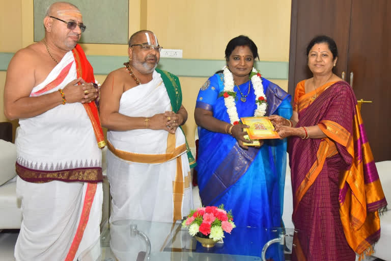 invitation to governer tamilisai soundararajan to attened sri lakshmi narasimha swamy brahmotsavalu in yadadri