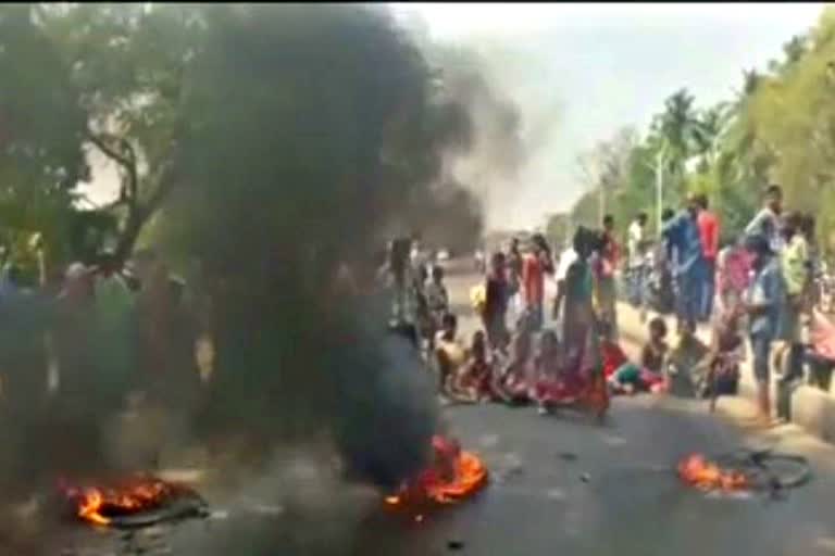 _road block by tribal people in bhadrak