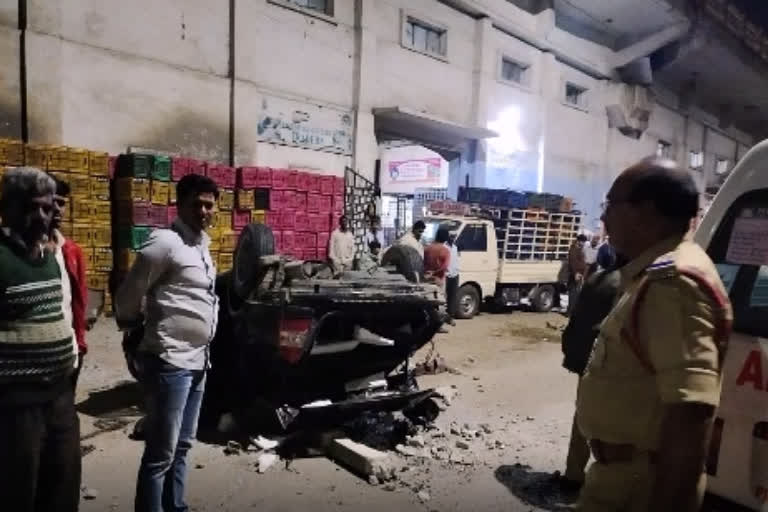 car falls off flyover in hyderabad