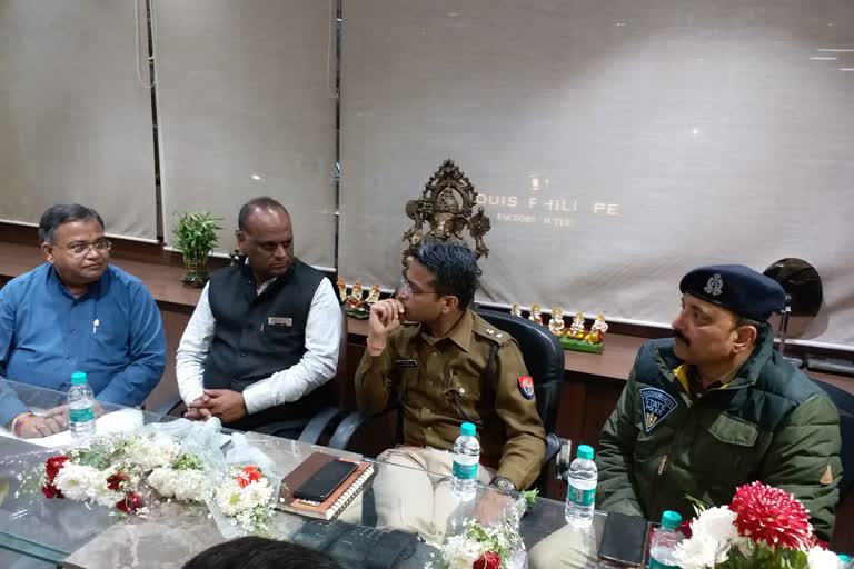 Noida police held a meeting with traders regarding security arrangements in sector 18