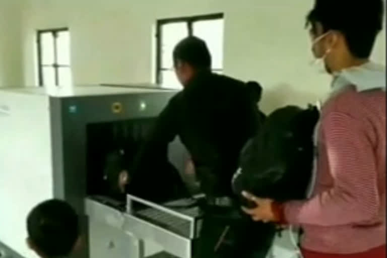 भारत-नेपाल बॉर्डर पर लगी स्कैनिंग मशीन