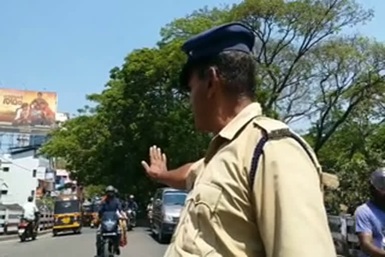 RTU - traffic police  traffic police  ട്രാഫിക് പൊലീസ്  ട്രാഫിക് പൊലീസ് വെയിൽ  ട്രാഫിക് പൊലീസ് ചൂട്  ചൂടിൽ ട്രാഫിക് പൊലീസ്