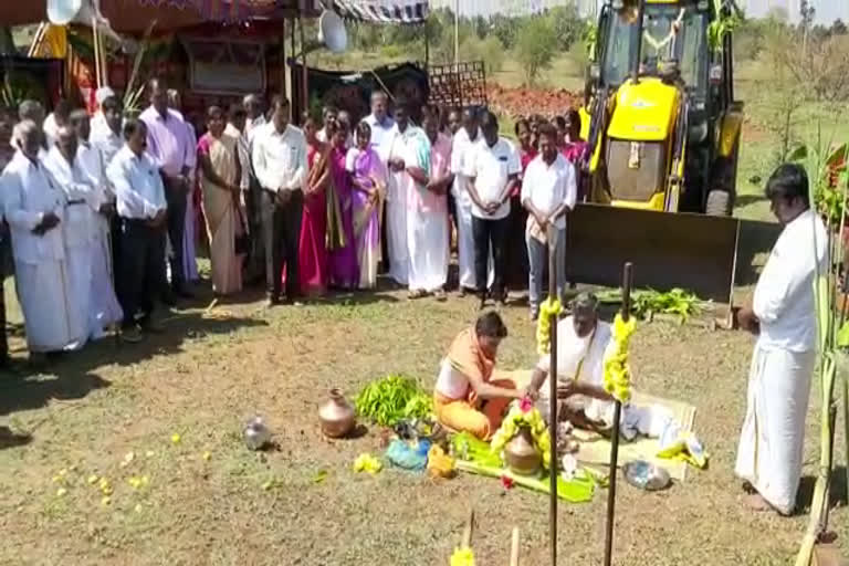 The villagers ready to clean the lake with government assistance