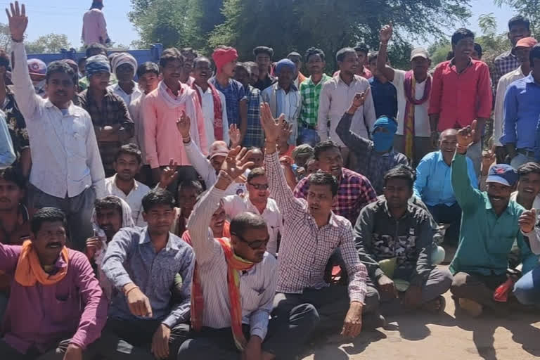 Paddy purchase stopped for a week, angry farmers did a check on the state highway