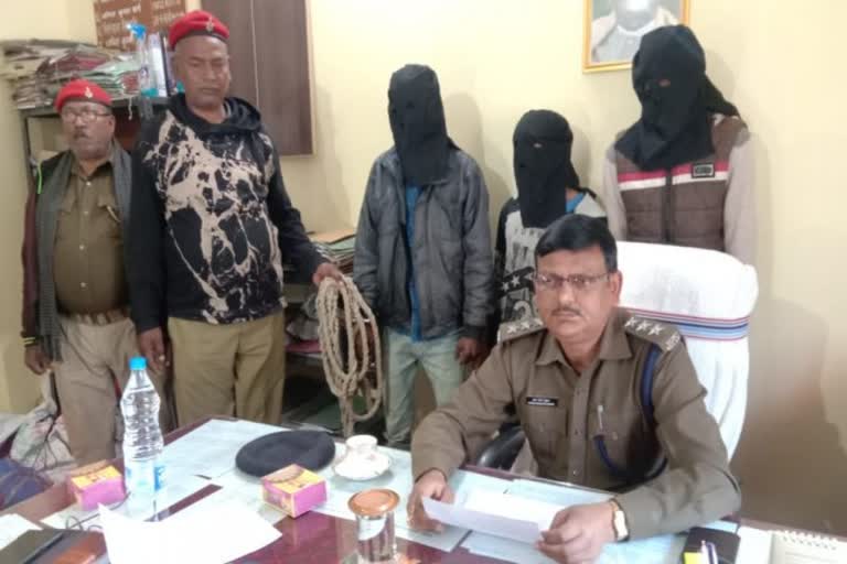 Gumla police, theft in Gumla, thief arrested, crime in Gumla, गुमला पुलिस, गुमला में चोरी, चोर गिरफ्तार, गुमला में अपराध