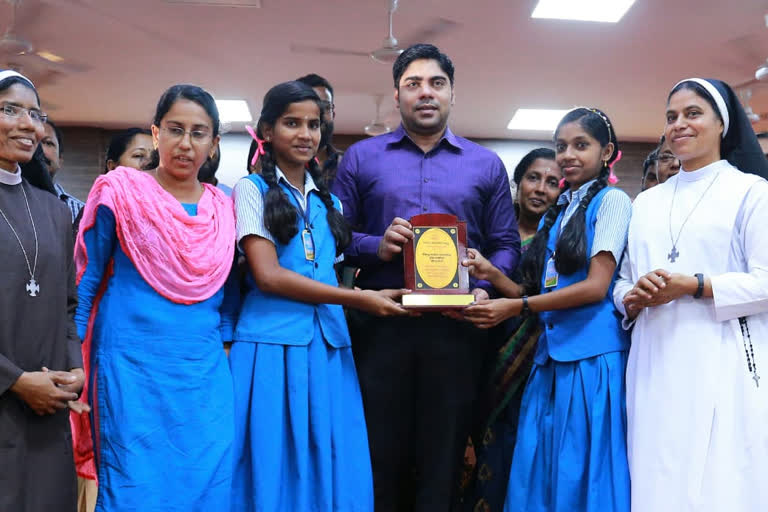 Biodiversity Garden Project  Prizes were distributed  ജൈവ വൈവിധ്യ ഉദ്യാന പദ്ധതി  സമ്മാനങ്ങള്‍ വിതരണം ചെയ്തു കലക്ടര്‍ എസ്.സുഹാസ്  collector s suhas