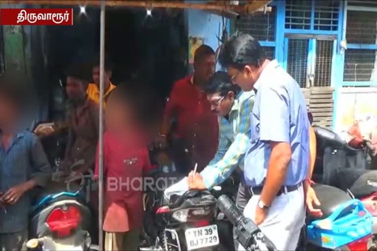 Child labor  three child labour rescue from bike mechanic shop in mannarkudi  மன்னார்குடியில் குழந்தைத் தொழிலாளர் மீட்பு  குழந்தைத் தொழிலாளர்கள் மூவர் மீட்பு