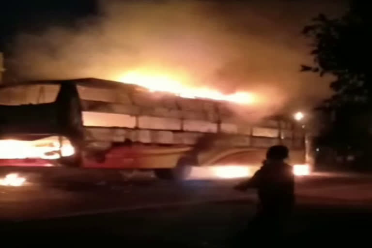 fire in bus in pakur