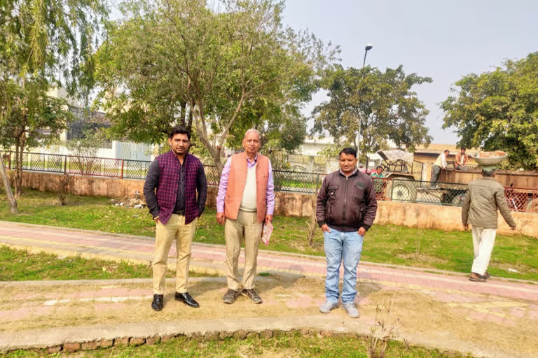 Horticulture manager T P Mishra inspected bad conditioned parks of Sector Delta 2 in Greater Noida