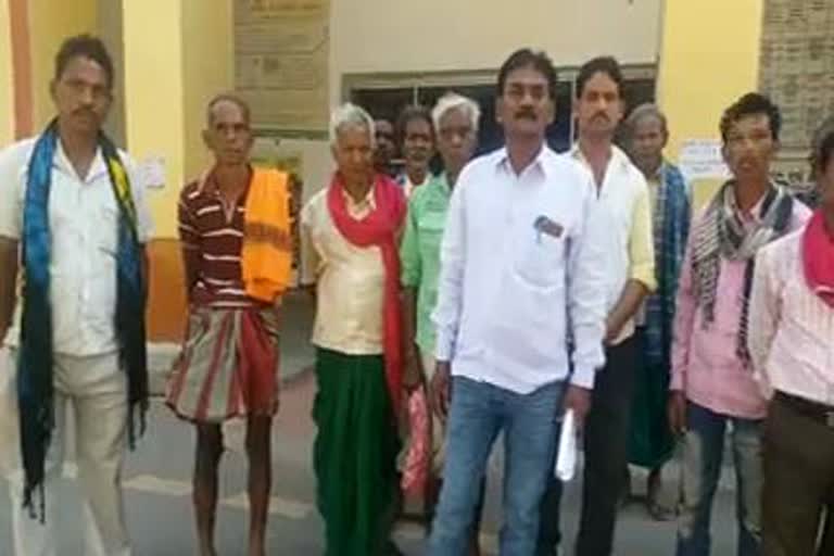 Villagers submitted memorandum to the collector on compensation of land displacement