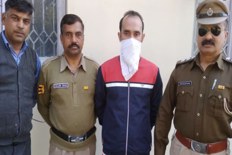 Hamirpur police caught the accused in film style