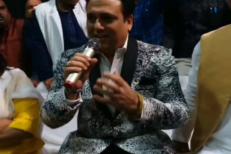 govinda-arrived-in-khargone-to-attend-the-navagraha-festival