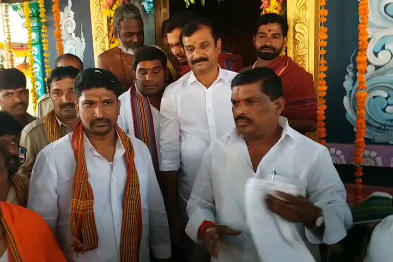 medak mp prabhakar reddy visit the bhanuru sivalam