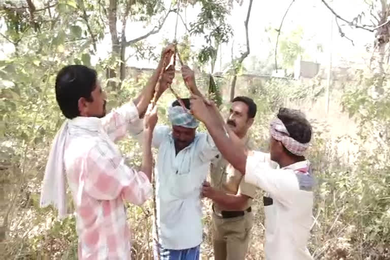 A farmer trying to commit suicide by hanging himself during protest!