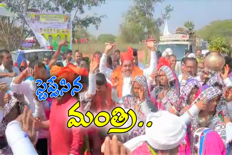 సంత్​ సేవాలాల్​ వేడుకల్లో మంత్రి ఎర్రబెల్లి డ్యాన్స్​