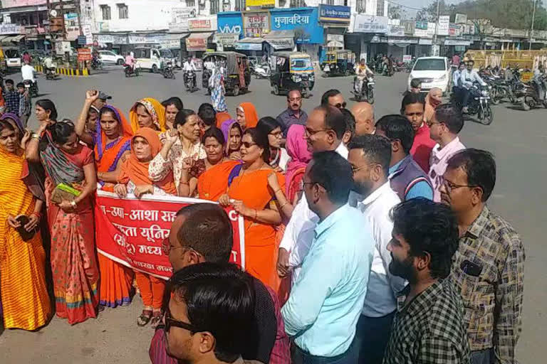 Asha Usha worker sitting on hunger strike