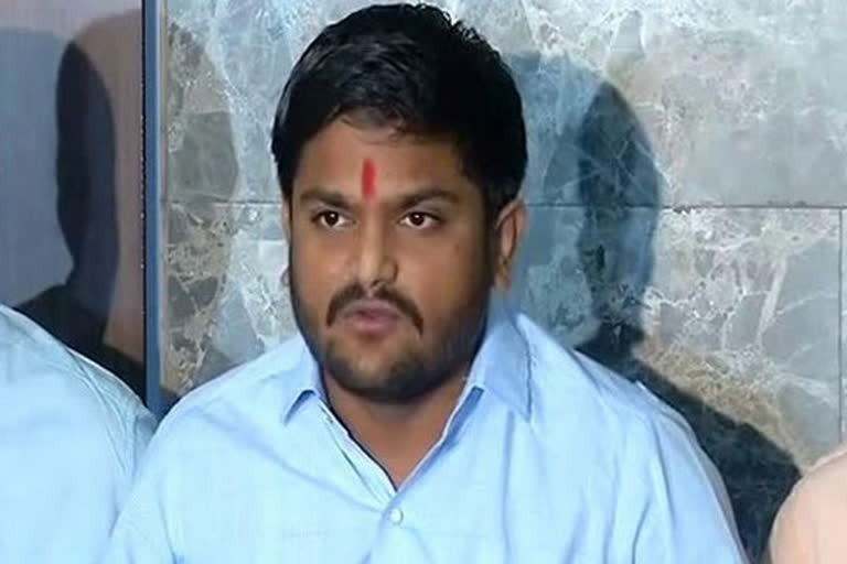 NBW against Hardik  Ahmedabad court  Hardik Patel  Patidar agitation  ഹാര്‍ദിക് പട്ടേല്‍  ജാമ്യമില്ലാ വാറണ്ട്  പട്ടേല്‍ സമുധായം  കോണ്‍ഗ്രസ് നേതാവ് ഹാര്‍ദിക്ക് പട്ടീല്‍