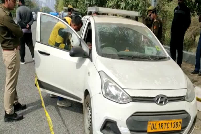 Dead body recovered from car in Noida