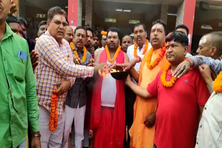 Education Minister Jagarnath Mahato worshiped at Basukinath Temple